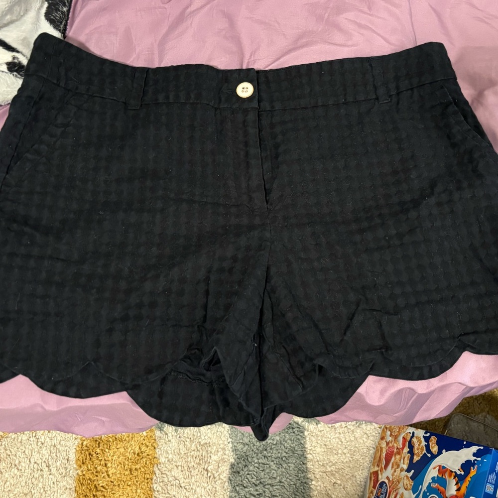 Black crown and ivy shorts